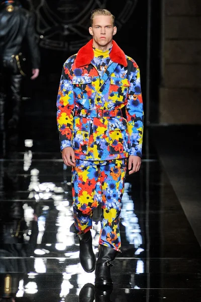 Look 30